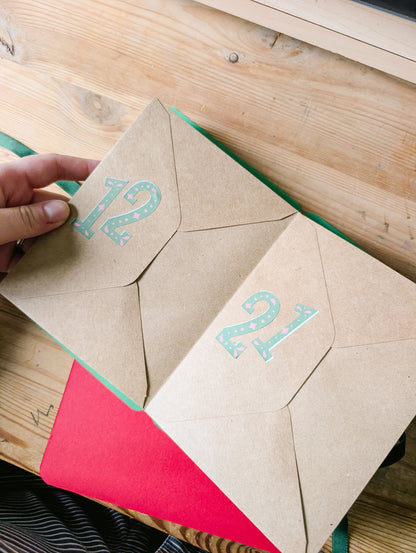 Enveloppes kraft numérotées du calendrier de 24 jours